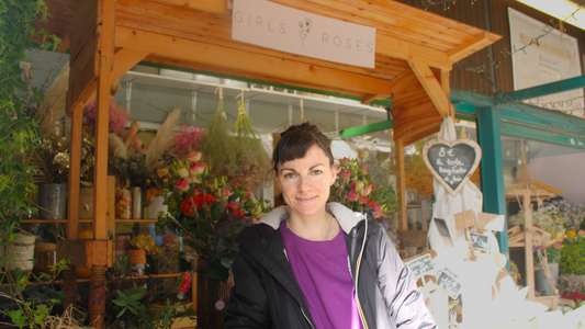 Interview de Philippa Glorian, fleuriste : Retour sur son accompagnement de nos stagiaires dans sa boutique magnifiquement fleurie.