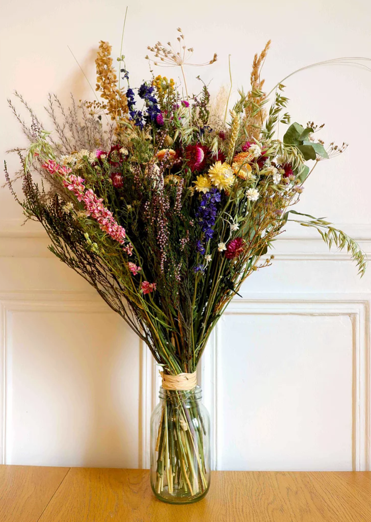 bouquet séché de taille moyenne fait par du Pain & des Roses dans un pot en verre