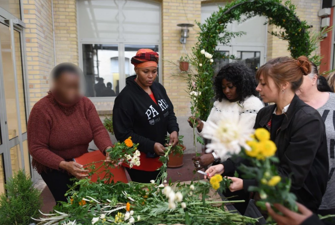 "Femmes migrantes : des fleurs pour panser les blessures de l'exil."